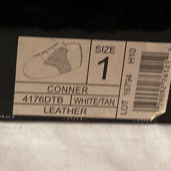 Designers Touch 6 weeks to three months.  tan and white leather baby shoes. - Picture 3 of 5